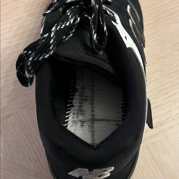 New Balance Women’s Black and Cream Sneakers - Picture 3 of 6